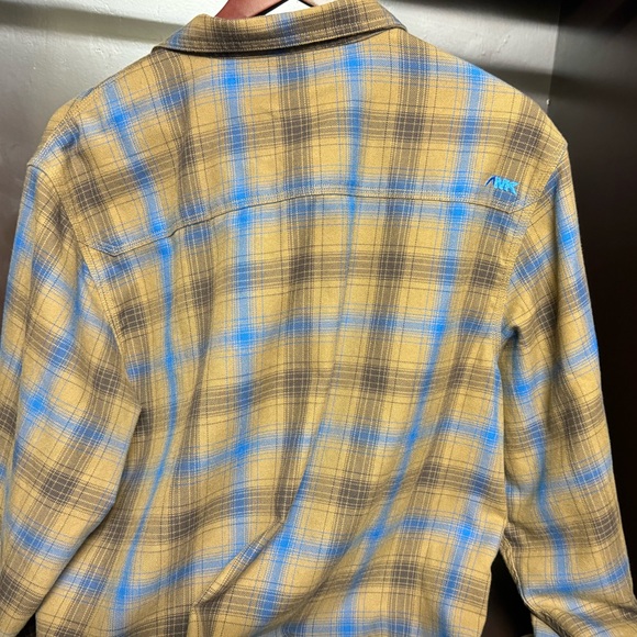 Mountain Khakis long sleeved button up shirt - Picture 4 of 6